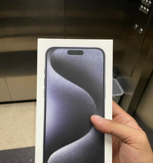 《玩转以鸿之下水浸队》（探索一个不同寻常的游戏世界）